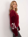 Stylischer roter Pullover