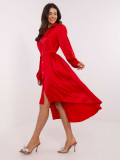 Asymmetrisches rotes Kleid mit langen Ärmeln