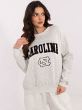 Grauer Pullover mit Applikationen und Stickerei
