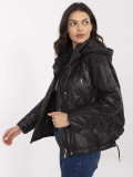 Stylische schwarze Übergangsjacke mit Kapuze
