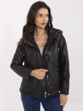 Stylische schwarze Übergangsjacke mit Kapuze