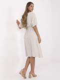 Beige ausgestellte Kleid