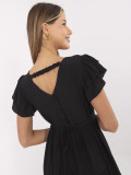 Elegantes schwarzes ausgestelltes Kleid