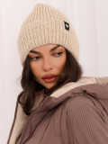 Beige Wintermütze mit Applikation