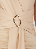 Beiges elegantes Midi-Kleid mit Wickelausschnitt und Raffungen