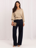 Beiger eleganter Pullover mit Gürtel und U-Boot-Ausschnitt