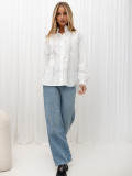 Weiße Baumwollbluse mit Spitze und Rüschen