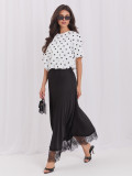 Weiße Bluse mit Punkten und kurzen Ärmeln