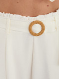 Weiße Viskose-Shorts mit Gürtel