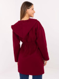 Bordeauxfarbener Übergangsmantel mit Kapuze und Gürtel