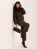 Kurze braune Steppjacke mit Stehkragen