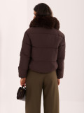 Kurze braune Steppjacke mit Stehkragen