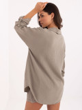 Beige Damenbluse mit langen Ärmeln