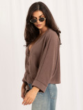 Eleganter beigefarbener Pullover mit V-Ausschnitt