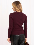 Eleganter lila Pullover mit Kragen und Knöpfen