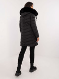 Schwarze gesteppte Winterjacke mit Kapuze
