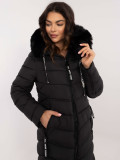 Schwarze gesteppte Winterjacke mit Kapuze