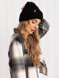 Schwarze Wintermütze mit Applikation