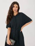 Schwarzes ausgestelltes Midi-Kleid mit Gürtel und Taschen
