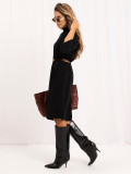 Schwarzes Oversize-Strickkleid mit Gürtel und Rollkragen