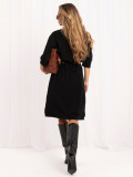 Schwarzes Oversize-Strickkleid mit Gürtel und Rollkragen