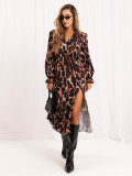 Schwarz-braunes Midi-Kleid mit Print und Volant