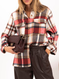 Rotes kariertes Hemd mit Taschen