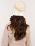 Elegante ecru Mütze mit Pompon