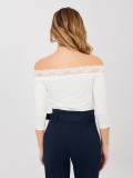 Elegante Bluse mit Spitze und Carmen-Ausschnitt, ecru