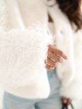 Elegante weiße Felljacke