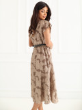 Elegantes beigefarbenes Midi-Kleid mit Gürtel
