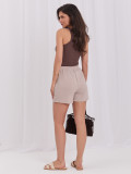 Beigefarbene Baumwollshorts mit Bindegürtel