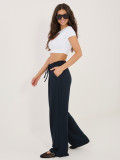 Blaue Sporthose mit Streifen und hohem Bund