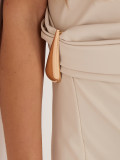 Elegantes beiges Midi-Kleid mit Raffungen