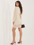 Beiges Mini-Cocktailkleid mit Spitze und Puffärmeln