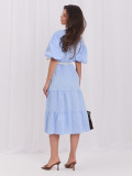 Hellblaues ausgestelltes Midi-Kleid mit Gürtel und Volant