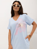 Hellblaues Sommerkleid mit Print und Taschen