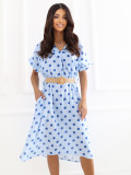 Hellblaues gepunktetes Midi-Kleid mit Gürtel