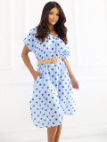 Hellblaues gepunktetes Midi-Kleid mit Gürtel