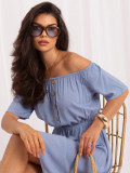 Hellblaues ausgestelltes Sommerkleid mit kurzen Ärmeln und Knöpfen