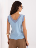 Hellblaues Ripp-Top mit Spitze und V-Ausschnitt