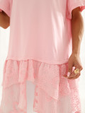 Rosa Baumwollbluse mit Volant und Stickerei