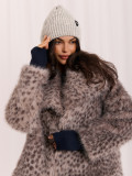 Graue Wintermütze mit Applikation