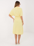 Gelbes ausgestelltes Midi-Kleid mit Gürtel und Taschen
