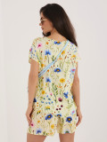 Gelbe Shorts mit Blumenmuster