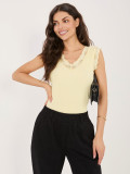 Gelbes Ripp-Top mit Spitze und V-Ausschnitt