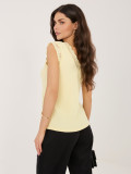 Gelbes Ripp-Top mit Spitze und V-Ausschnitt