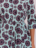 Elegantes ausgestelltes Midi-Kleid mit Gürtel und Print