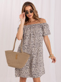 Graues Oversize-Kleid mit Animal-Print und Carmen-Ausschnitt