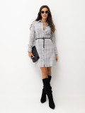 Weiß-graues Hemdblusenkleid mit Gürtel und Taschen